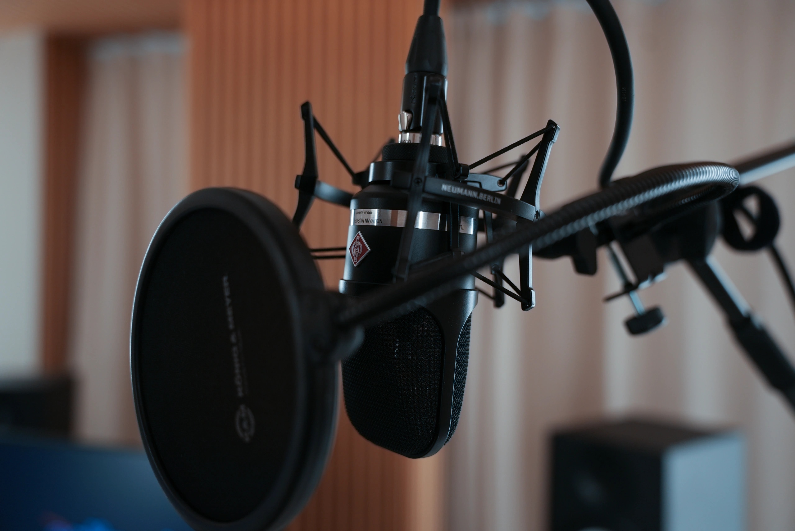 Gesangsmikrofon mit Popschutz in Studio A